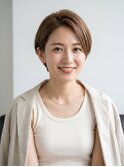 【大人ショートヘア】ブリーチなしミルクベージュ×耳掛け