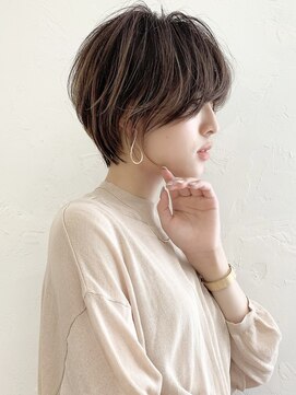 アンド ストーリーズ(&STORIES) 大人可愛い耳掛けショート30代40代50代ハイライトカラー