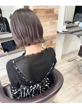 カミエ(kamie) ◎プツッとボブ 切りっぱなし 外ハネ グレージュ 三宮 神戸