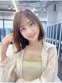 ミディアム/フェイスレイヤー/小顔/シースルー前髪/透明感カラー