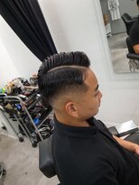 イントロバイフィーネ 渋谷(INTRO . by Fi-Ne)&nbsp;ハードパートスキンフェードアイロンパーマ／渋谷