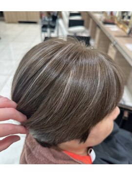 アッシュ 鶴見店(Ash) 白髪ぼかしハイライト