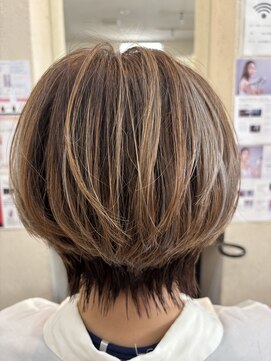 白髪ぼかしハイライト×ボブ