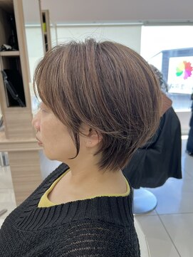 アッシュ 鶴ヶ峰1号店(Ash) 【白髪ぼかし】ハイライトでおしゃれ度UPショート