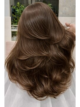 ヌエン 渋谷(NU/EN) 透明感抜群アッシュベージュ/ミディアムバタフライレイヤー