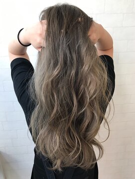 ヘアーワークス ヘルム 渋谷店(HAIR WORKS HELM) [HELM渋谷]バレイヤージュグレージュ×外国人風ハイライト