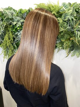 アールサロン アオヤマ(Rr SALON AOYAMA) プラチナミネコラ