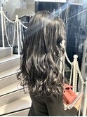 『艶』と『くすみ』ダークトーングレーセミロング【林京平】