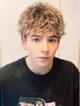 リークフー(Ree cu fuu) ハイトーンで魅せるスパイキショート