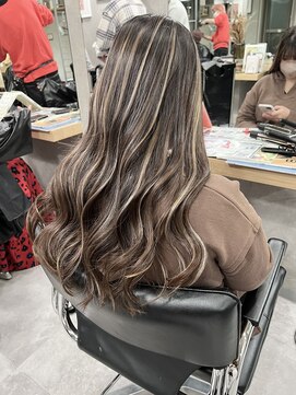 レディアル 大宮(REDEAL ope.) 【ハイライト】ベージュハイライトバレイヤージュ