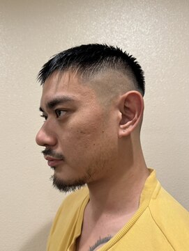 フリーダム ヘアー ザ ムー(Freedom Hair THE MOO) ダウンパーマですっきりクロップヘア