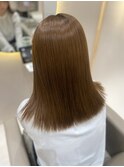 明るめベージュ×艶髪ストレート