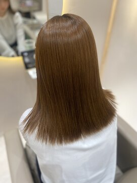 ジーナ 高田馬場(Zina) 明るめベージュ×艶髪ストレート