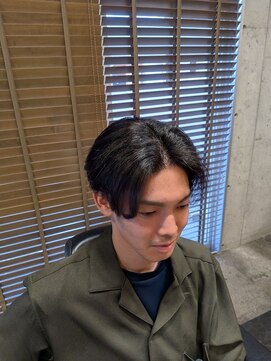 ワンワンオー バーバーショップ コンチネンタル(@110 BARBER SHOP continental) カルマ風センターパート