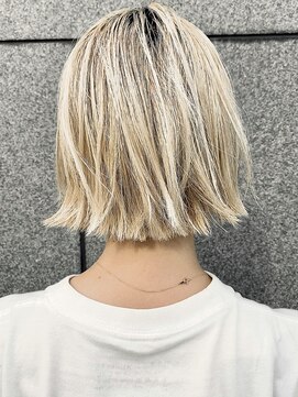レクタ(RECTA) blunt bob/bleach color