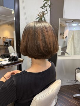 アトリエアルシュ(atelier ARCHE) ヘアドネーションで大人女性に似合うミニボブに，ショートヘア