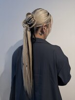 アヴェイル ヒロオ(a'vail Hiroo) 結婚式お呼ばれタイトポニーテールカチモリアレンジ