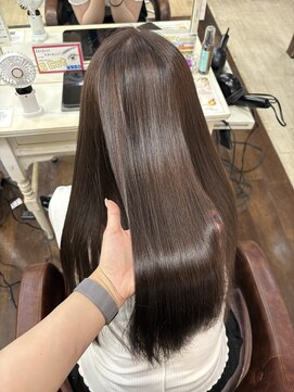 ウェルズ グランデ 田原本店(Well's GRANDE) 深みのある透明感と上品な輝きを放つダークグレージュ
