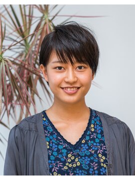 ヘアーウニール(Hair Unir) ダークトーンのショート