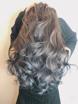 シーデン(C-den)&nbsp;外国人風グラデーション×グレー×イルミナカラー×アッシュ