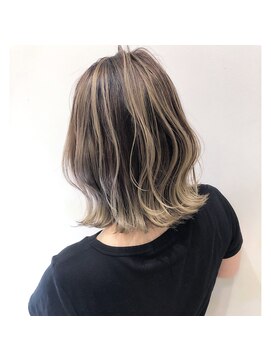 トルネード(TORNADO) 外国人風ロブ ハイライトバレイヤージュ グレージュエアタッチ