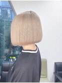 オフホワイト