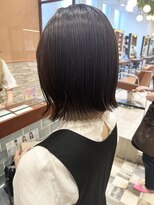 トレンド外はね　切りっぱなしボブ