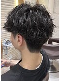 ツイストスパイラルパーマメンズマッシュ刈り上げ