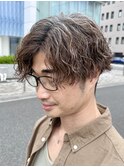 前下がりセンターパートマッシュニュアンスパーマ刈り上げ
