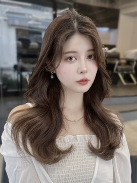 アイヴィ 表参道(IVY) 韓国レイヤーカット　透明感カラー　前髪なし　水越