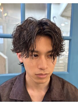 デイズ(DAYS) センターパート波巻きツイストスパイラルパーマ