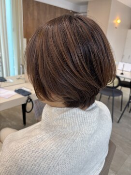 アヴァンス 箕面(AVANCE.) ショートボブ×白髪ぼかし×イルミナカラー