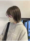 オリーブグレージュ 外ハネレイヤー スウィングショート