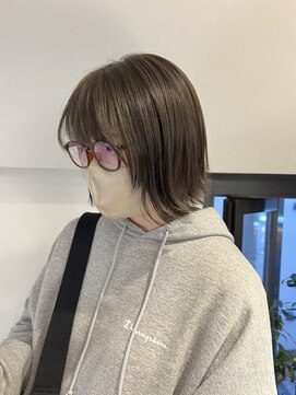 トレス(TRESS) オリーブグレージュ 外ハネレイヤー スウィングショート