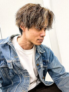 ヘアアンドフェイス ルースト(hair&face ROOST) 【垢抜け】ブラウンハイライトツイスパセンターパート