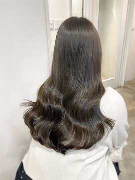 レア 表参道(L'ea) ・大人ガーリーダークアッシュ似合わせカットミディアムレイヤー