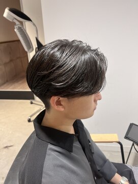 グラスバイネオリーブ 大倉山駅前店(grace by neolive) センターパート/ニュアンスパーマ/サイドパート/メンズカット
