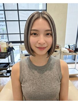 ハーツオオサカ(HE:ARTS OSAKA) 動き引き立つハイライトボブ