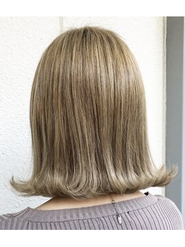 フラバー(flover) 【Miyuki】ブリーチ2回ベースのハイトーンボブ×切りっぱなし