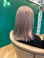 チックタック パラダイム(TICK-TOCK Paradime) 《ゲストスナップ》艶髪ハイトーン/プラチナグレージュ