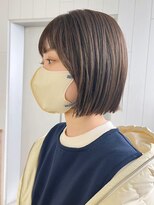 切りっぱなしボブ_斜めバンググレージュカラーシルキー_ba443921
