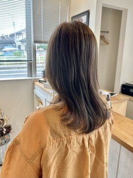 ジジ 宇都宮(Gigi) ブリーチなしのダブルカラーでつくるオリーブグレージュ◎