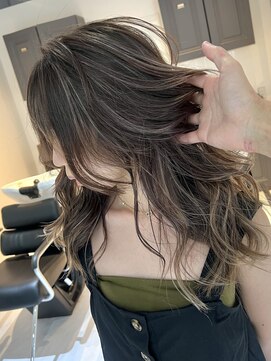 ヨロ 小岩(YOLO) ミルクティーグレージュハイライトケアブリーチレイヤーカット