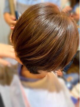 ブルーヘア(BlueHair) 大人女性の艶髪ショート