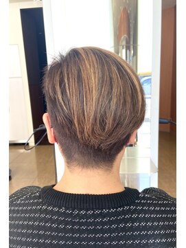 レッド(ReD) アシンメトリー　ハイライト　ショート　白髪ぼかし　脱白髪染め