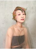 デザインカラーの束感ショートヘア