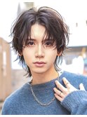 黒髪センターパートスパイラルウルフ