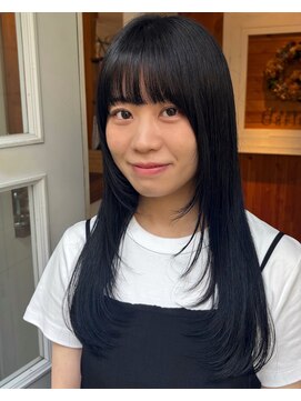 ガーランド (Garland) ブルーブラック 暗髪カラー レイヤーカット 透明感カラー