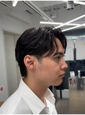 大人の抜け感を演出する、今トレンドのフェザーパーマ
