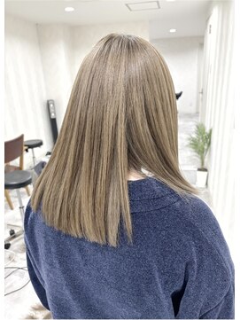 シンプルベージュカラー